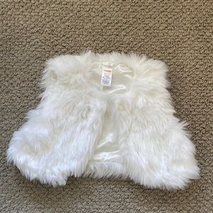 NWOT Gymboree White Faux Fur Shrug Vest-Size M (7/8)